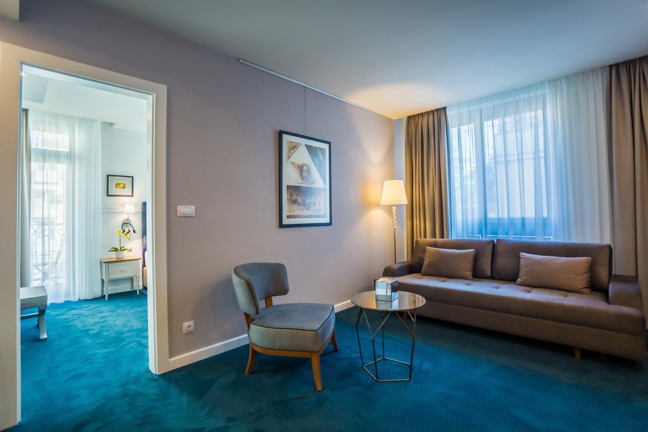 Boutique Hotel Promenade Burgas Extérieur photo Suite